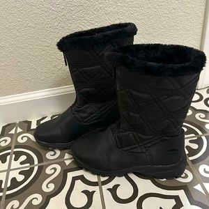 Snow boots